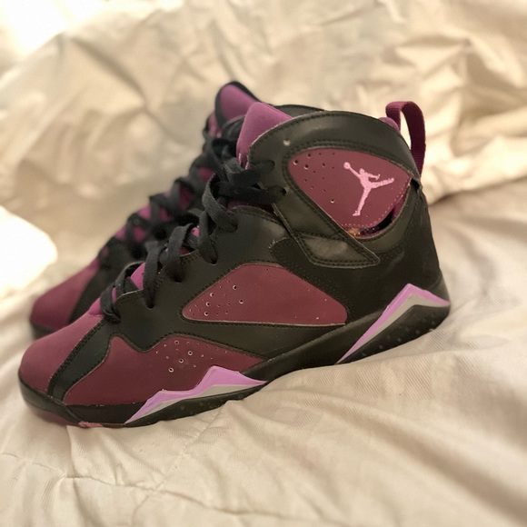 Jordan 7 Retro
Mulberry (GS) - Picture 2 of 12
